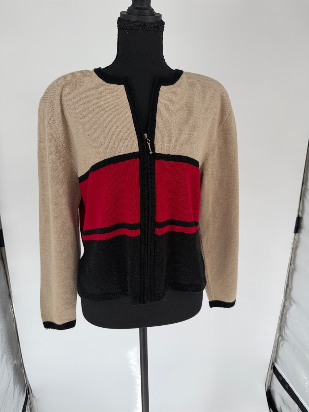 Vintage San Remo by Laura Knits‎ - Beige, Red & Black Colorblock Zip Cardigan